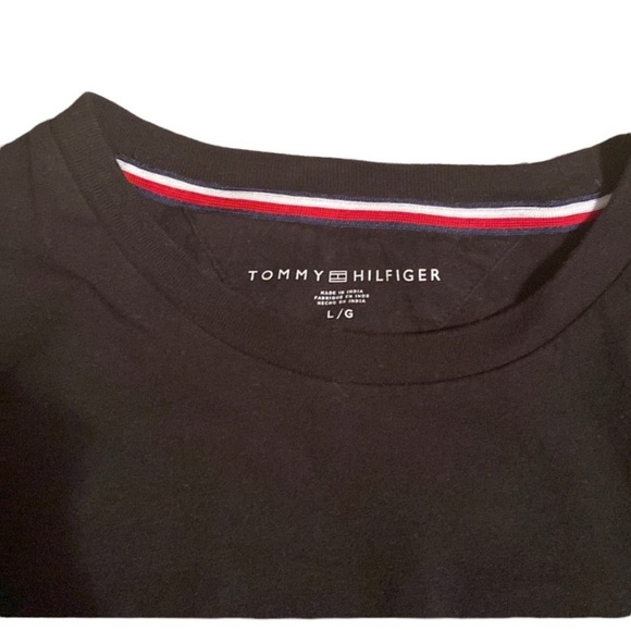 Tommy Hilfiger black tee - Picture 2 of 2